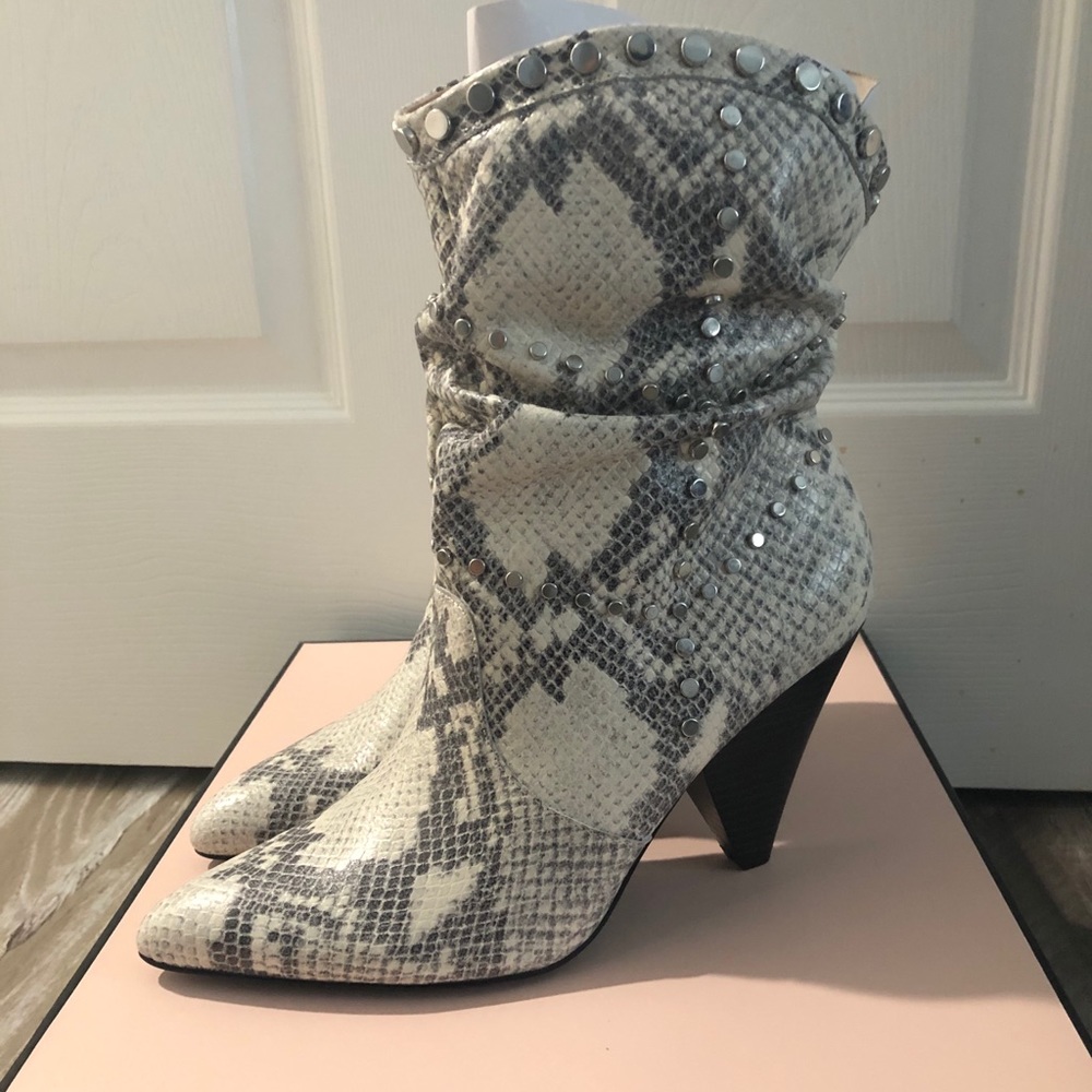 NWT - BCBG - Size 9